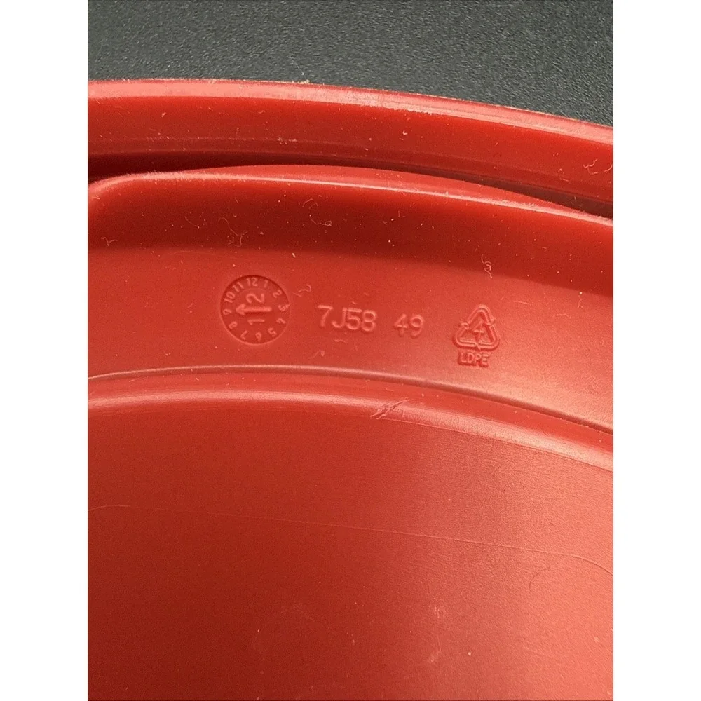 2 Rubbermaid 7J58 4.5